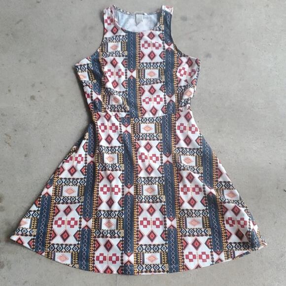 H&M fit & flare dress Aztec print multicolor size medium - Picture 3 of 4